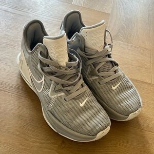 Mens 7.5 Lebron 21s - excellent used condition. Grey white